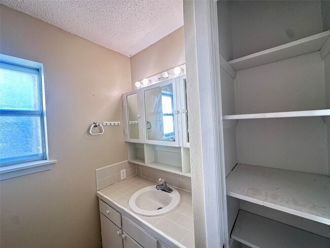 Building Photo - 1713 Mermaid Dr