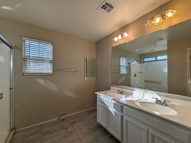 Building Photo - 1253 N 166th Ave