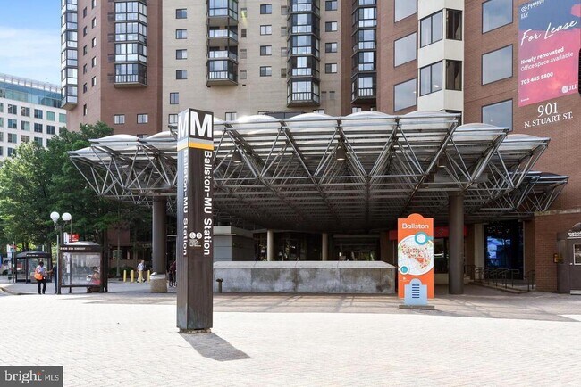 Building Photo - 4141 Henderson Rd