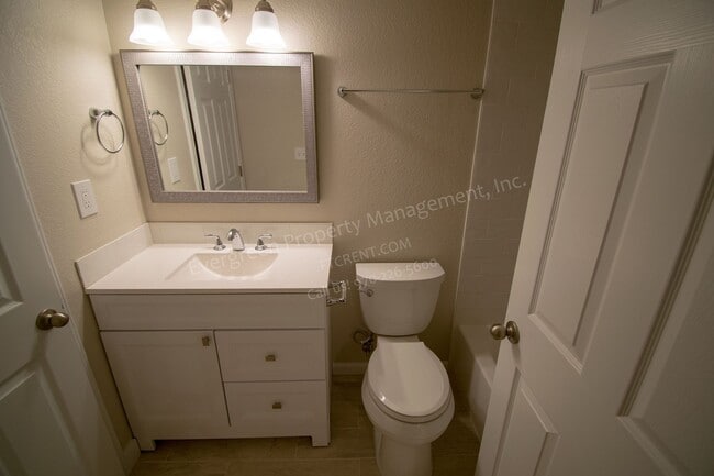 Building Photo - 2602 Timberwood Dr