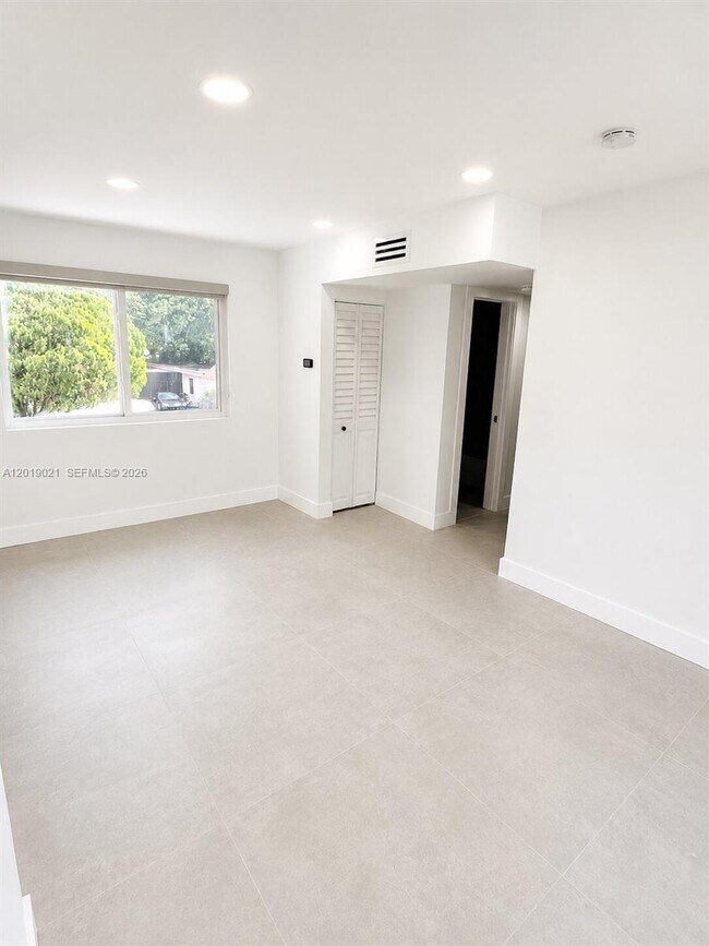 Building Photo - 7602 N Miami Ave
