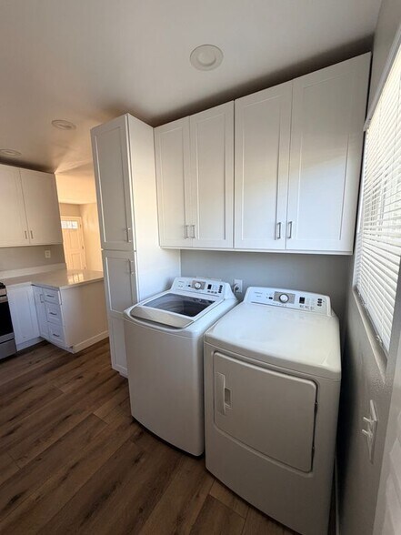 Building Photo - 4033 Linwood Pl