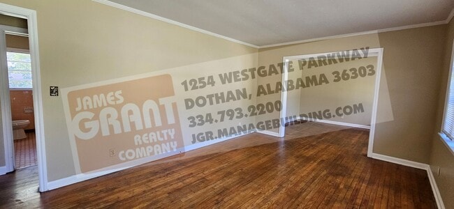 Building Photo - 2004 Roebuck St