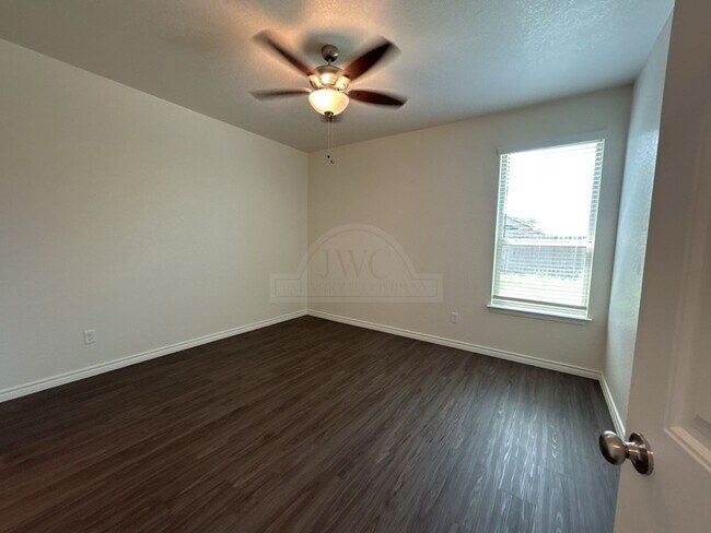 Building Photo - 5110 Rose Gdn Lp