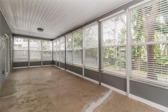 Building Photo - 605 Crosby Dr