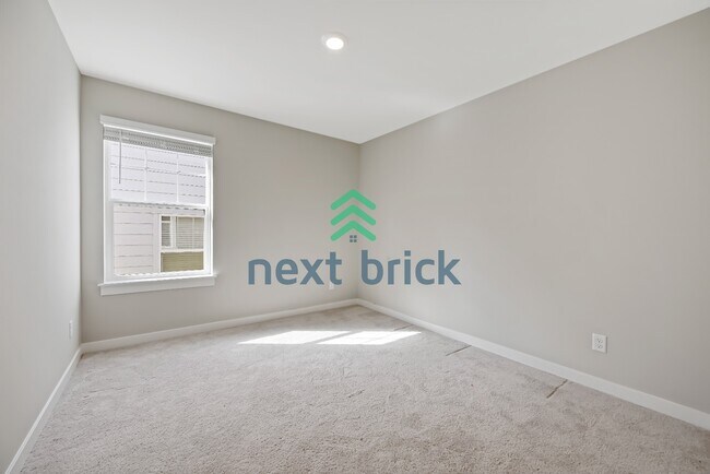 Building Photo - Spacious 5-Bedroom Retreat in Bothell with 2.5 Baths and 2335 Sq Ft of Comfort!