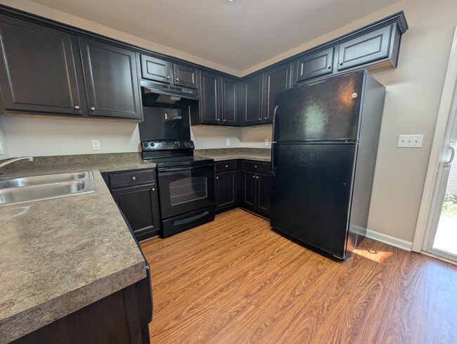 Building Photo - 1438 Riverbrook Dr