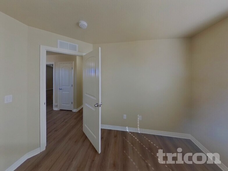 Building Photo - 9899 Silver Stirrup Dr