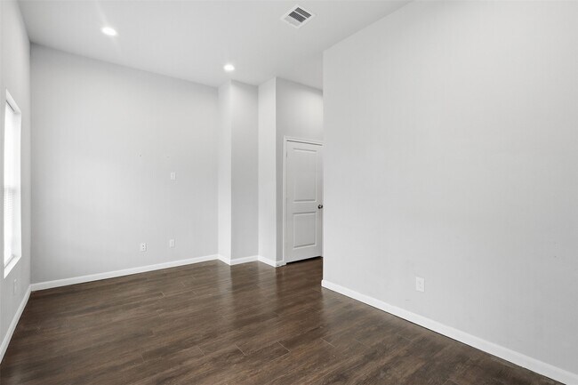 Building Photo - 4937 Ambient Dr