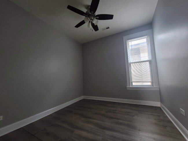 Building Photo - 7634 S Drexel Ave