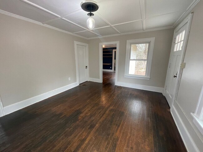 Building Photo - Serene Richmond Cottage Retreat | 2BR, Hardwood Floors, Pet-Friendly- $2500