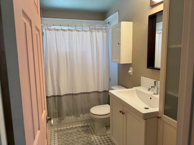 Building Photo - ALL UTILITIES INCLUDED Colorful & Eclectic 2 Bed / 1 Bath Home Near U of A