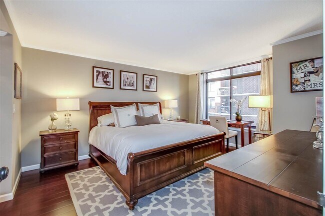 Building Photo - 700 1st St