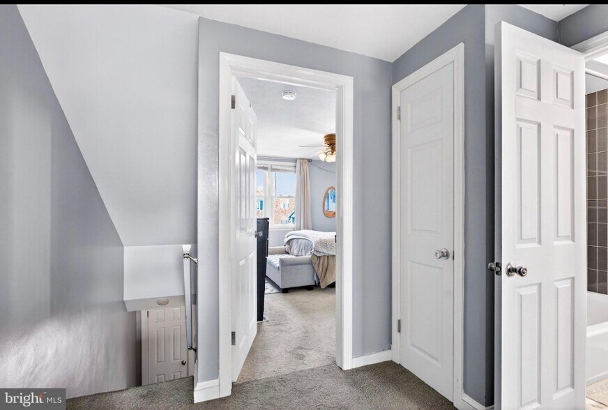 Building Photo - 304 Pine St