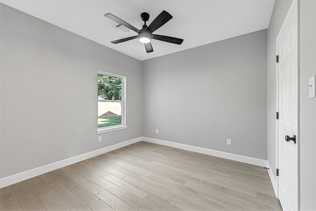 Building Photo - 12009 Meadowgreen St