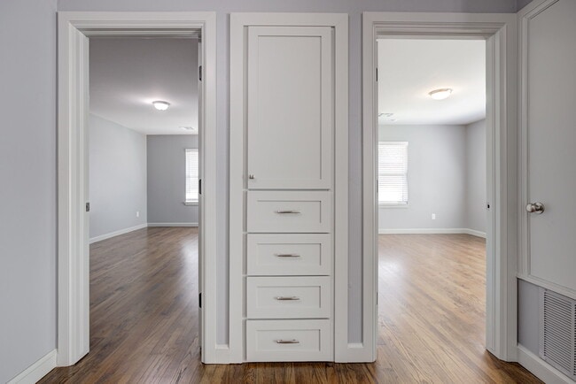 Building Photo - 1219 Leslie Ln