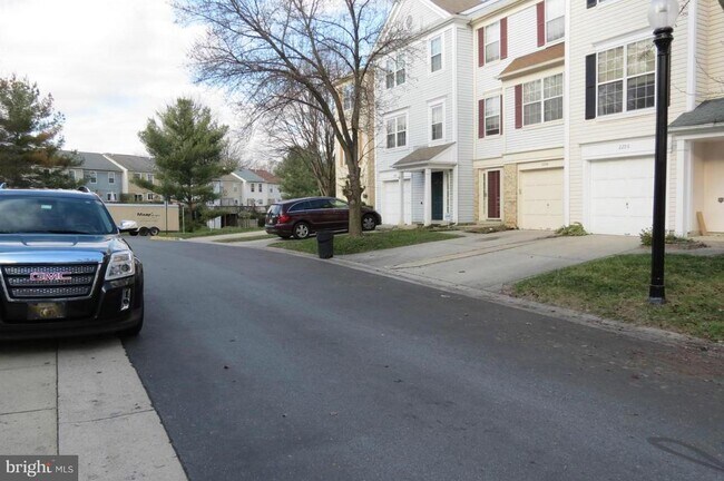 Building Photo - 2208 Wimbledon Cir