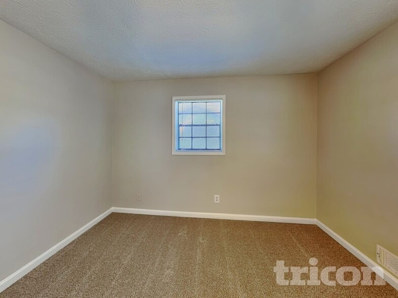 Building Photo - 65 Highland Cir