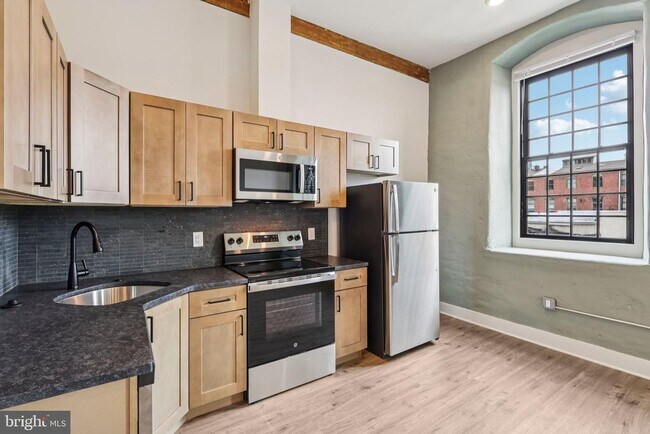Building Photo - 201 Leverington Ave