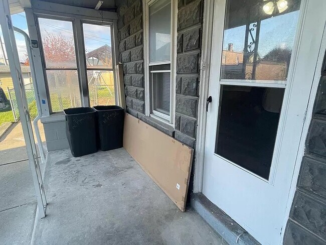 Building Photo - 47 W 17th St