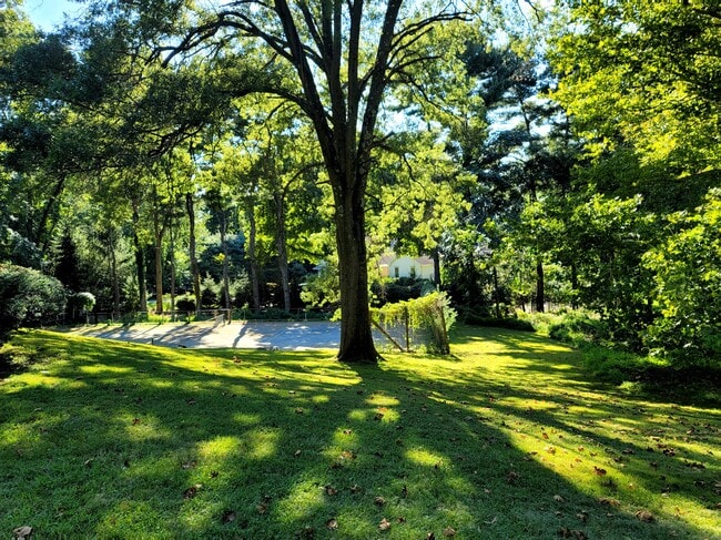 Building Photo - 6 Summer Hill Rd