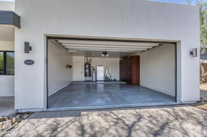 Building Photo - 4042 E Saint Joseph Way