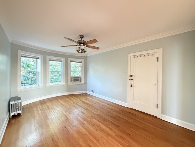 Building Photo - 2840 N Lockwood Ave