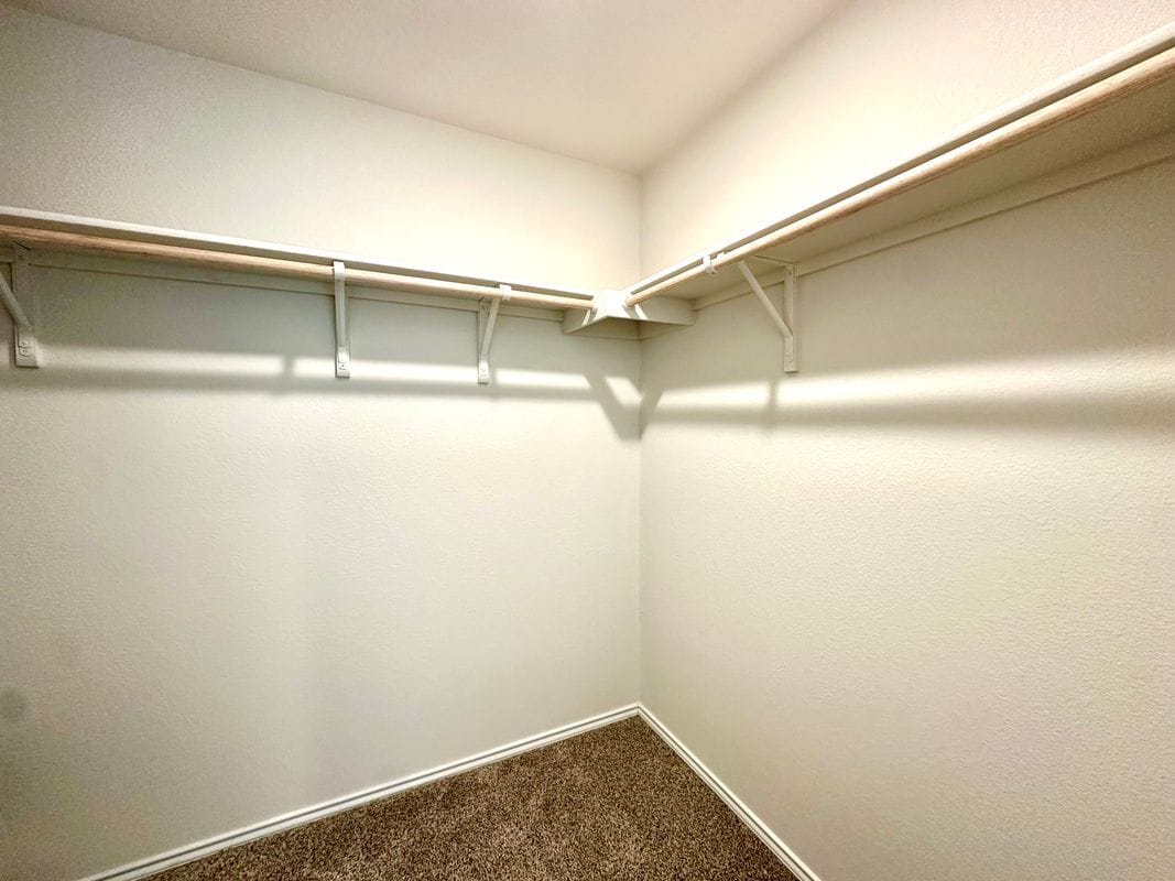 Building Photo - 331 N Richland Dr