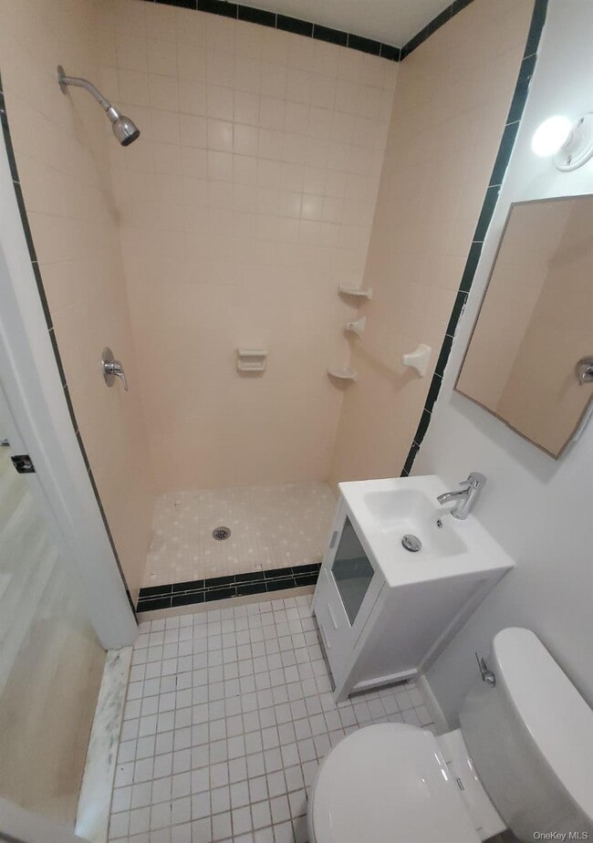 Building Photo - 52 Surrey Rd