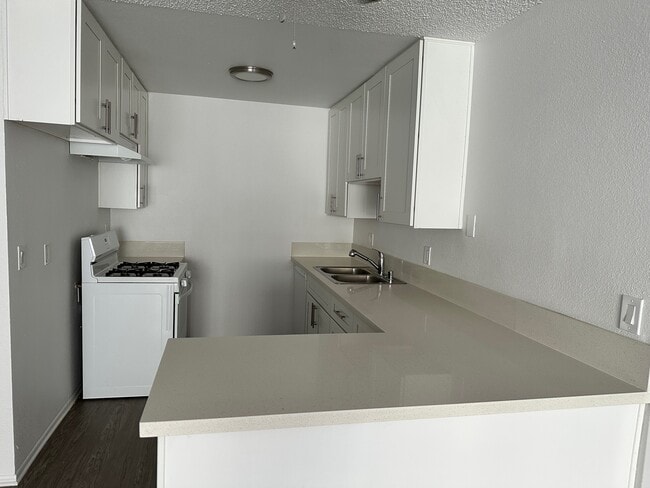 Building Photo - 18414 Collins St