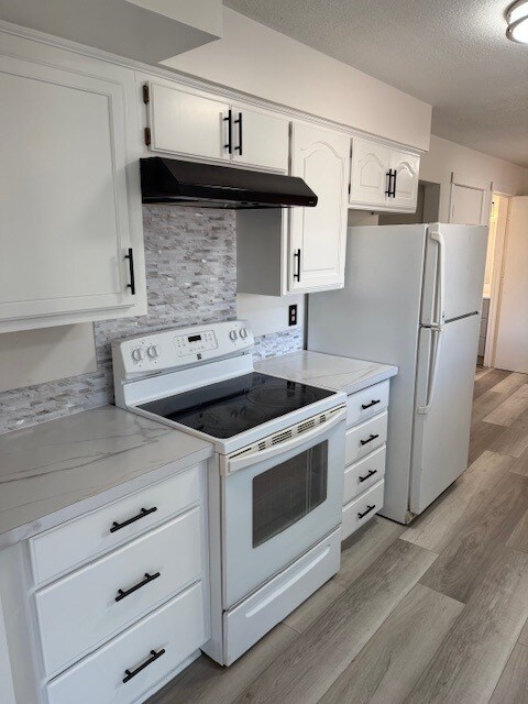 Building Photo - 605 N Rd 37