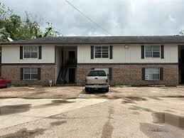 Building Photo - 405 Oak St