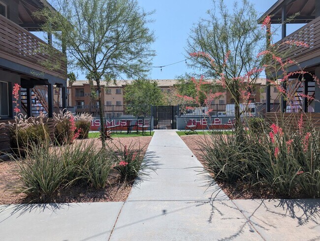 Building Photo - 2 BEDROOM APARTMENT IN DOWNTOWN LAS VEGAS