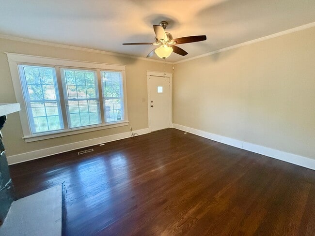 Building Photo - Gorgeous 2 BR bungalow in the newly hip 37...