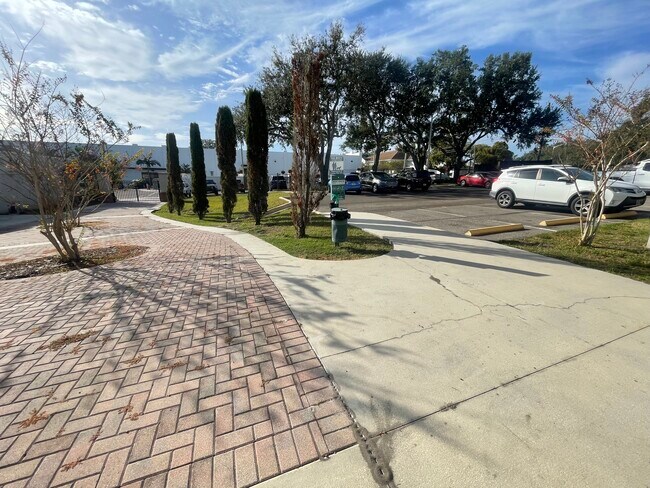 Building Photo - Neighbors of Lakeland
