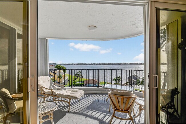 Building Photo - 8200 Lakeshore Dr