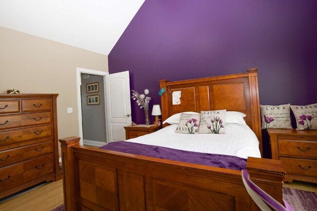 Building Photo - Charming 3 BR/2BA Ranch with fully fenced ...