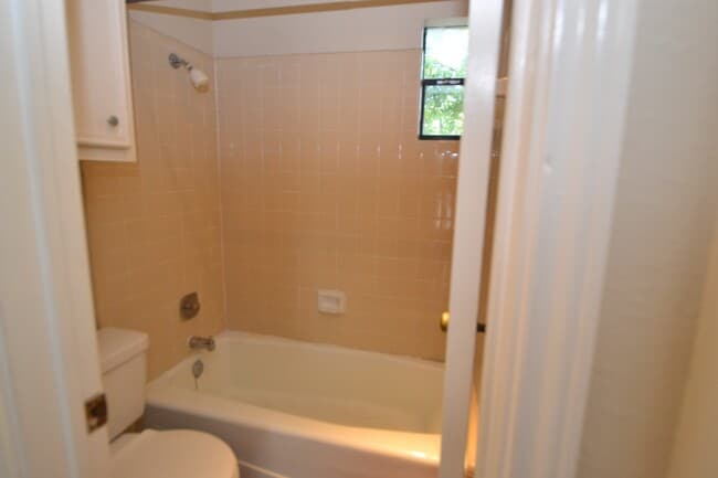 Building Photo - 4401 Speedway- Free Cable and Internet-Available for August!