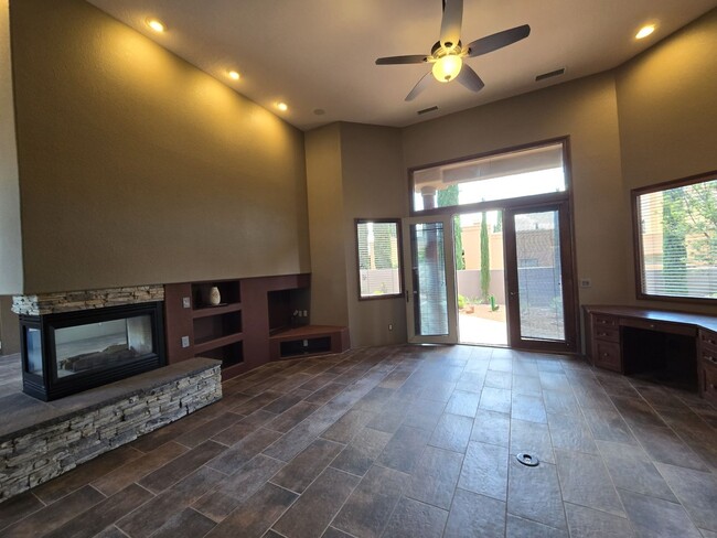 Building Photo - Private Luxury Home / Sanctuary with Efore...