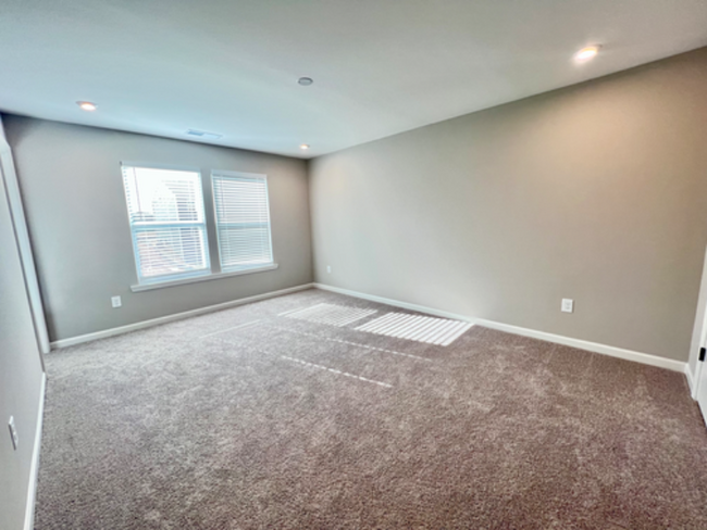 Building Photo - 372 Traminer Wy
