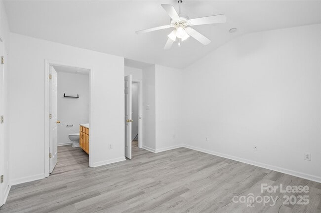 Building Photo - 2856 Summergrove Ct