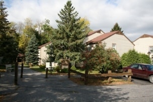 Building Photo - Heritage Lane