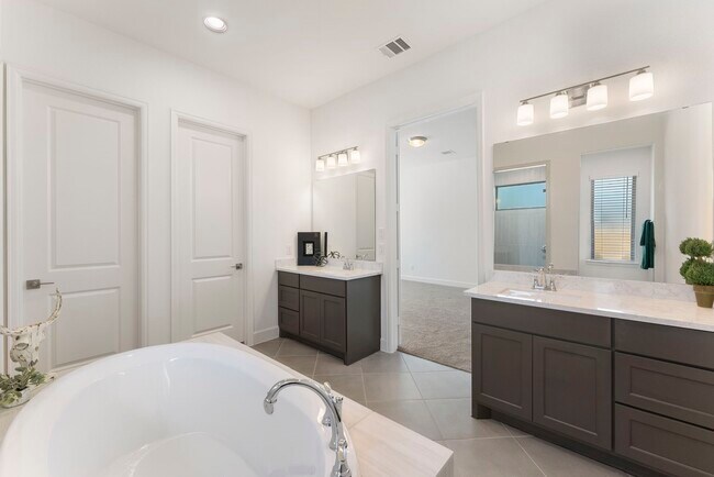 Building Photo - 26545 Pioneer Pointe Ct