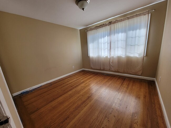 Building Photo - 738 San Simeon St