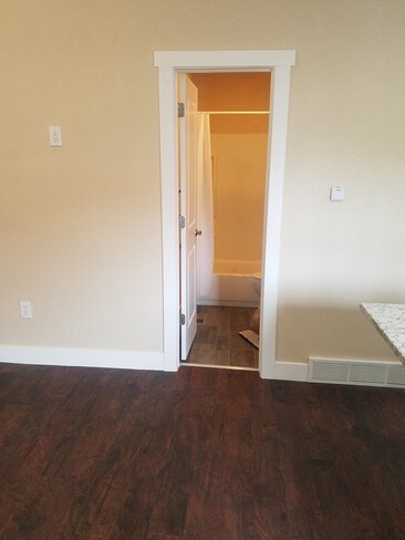 Building Photo - 32 N 9th Ave