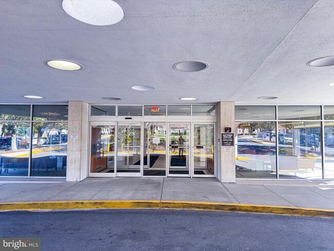 Building Photo - 10201 Grosvenor Pl
