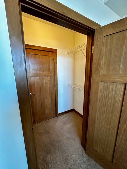 Building Photo - 1917 Monroe St