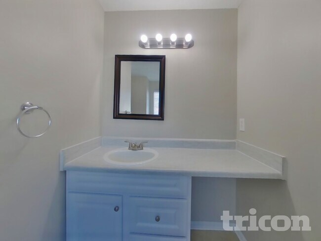 Building Photo - 2492 Feathertree Ln