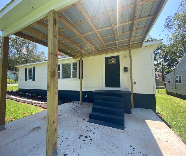 Building Photo - 1622 McCullough Ave NE