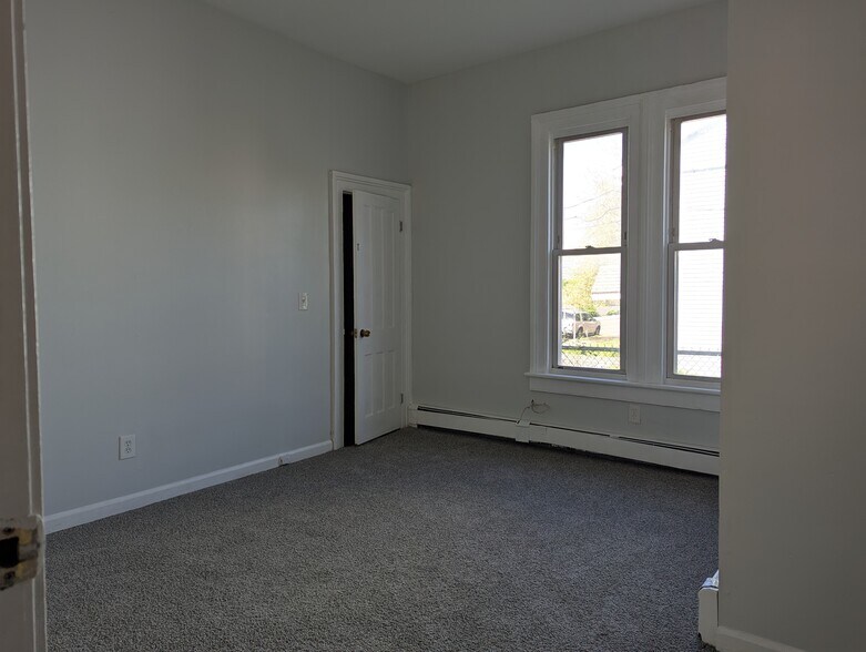 Building Photo - 303-307 Nichols St